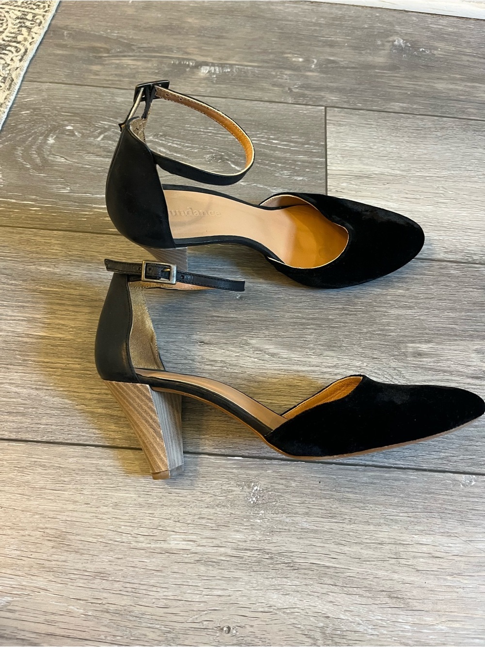 Sundance Aura Heels Black Velvet Ankle Strap Size EU 39 / 8